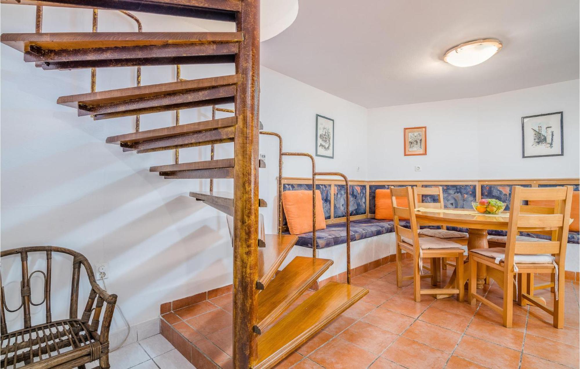 Amazing Home In Malinska Dubasnica With Wifi ภายนอก รูปภาพ